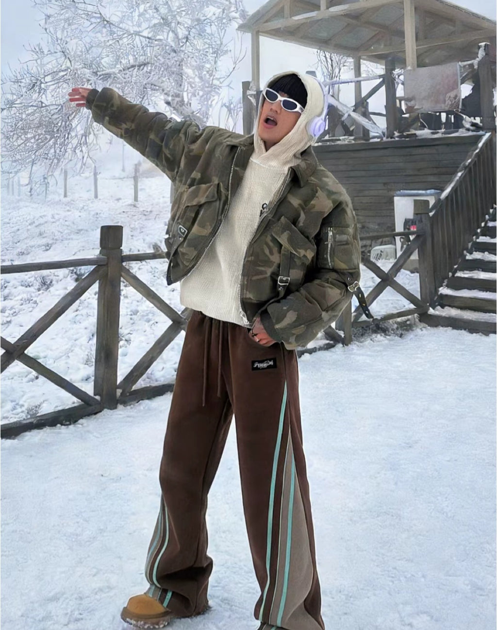 Van Somi-Clean Fit Pants